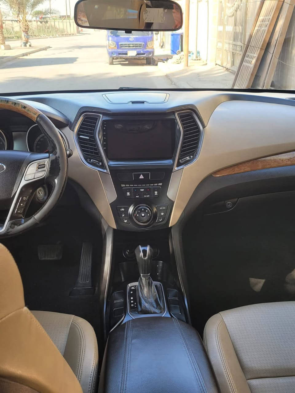 السلام عليكم للبيع فقط
سنتافيا 2015 خليجي رقم بغداد 
بسمي تحويل ثاني يوم 
السيارة مكفولة من الضربة والصبغ
محرك + كير مكفولات
4 سلندر  2400 دوش
7 راكب 
3 قطع تبريد 
مقاعد جلد  
شاشة كبيرة
تحكم ستيرن 
علمأ السيارة ماشية 140 كيلو 
السعر 160 وبيه مجال 
للاستفسار مكان السيارة بغداد/الدورة
***********
