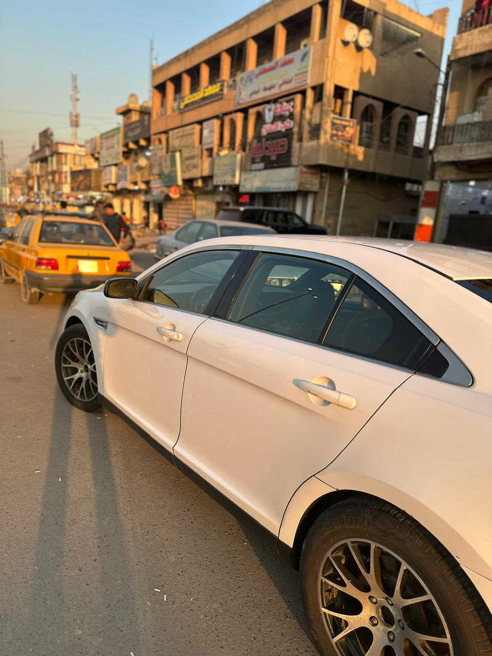 🔥 للبيع فورد تورس 2013 لمتد خليجي 🔥
فرصة للجادين، سيارة نظيفة جدًا واستعمال شخصي  
✅ موديل 2013  
✅ فئة لمتد خليجي  
✅ ما بيها صبغ  
✅ مقاعد جلد  
✅ شاشة + كاميرا  
✅ حساسات أمامي وخلفي  
✅ بصمة تشغيل  
✅ فتحة سقف  
✅ تبريد وتدفئة مقاعد  
✅ دبل إيربك + أنظمة أمان  
✅ مكينة وجير وشاصي بحالة ممتازة  

السيارة جاهزة للفحص وما تحتاج صرف  
السعر مناسب  ١٢٠وقابل للتفاوض للجادين  
📍 الموقع: بغداد  
📩 للاستفسار مراسلة خاص او اتصال 
***********
