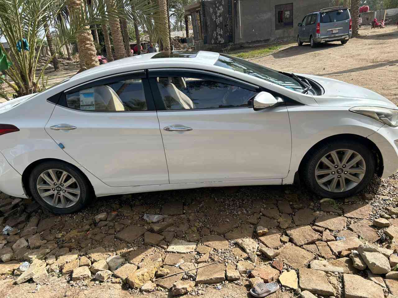 النترا 2016 خليجي فول عدا البصمه صبغ قطعتين  شاشه كامره تبريد خلفي محرك 1800 السعر 116 اتصال ***********
