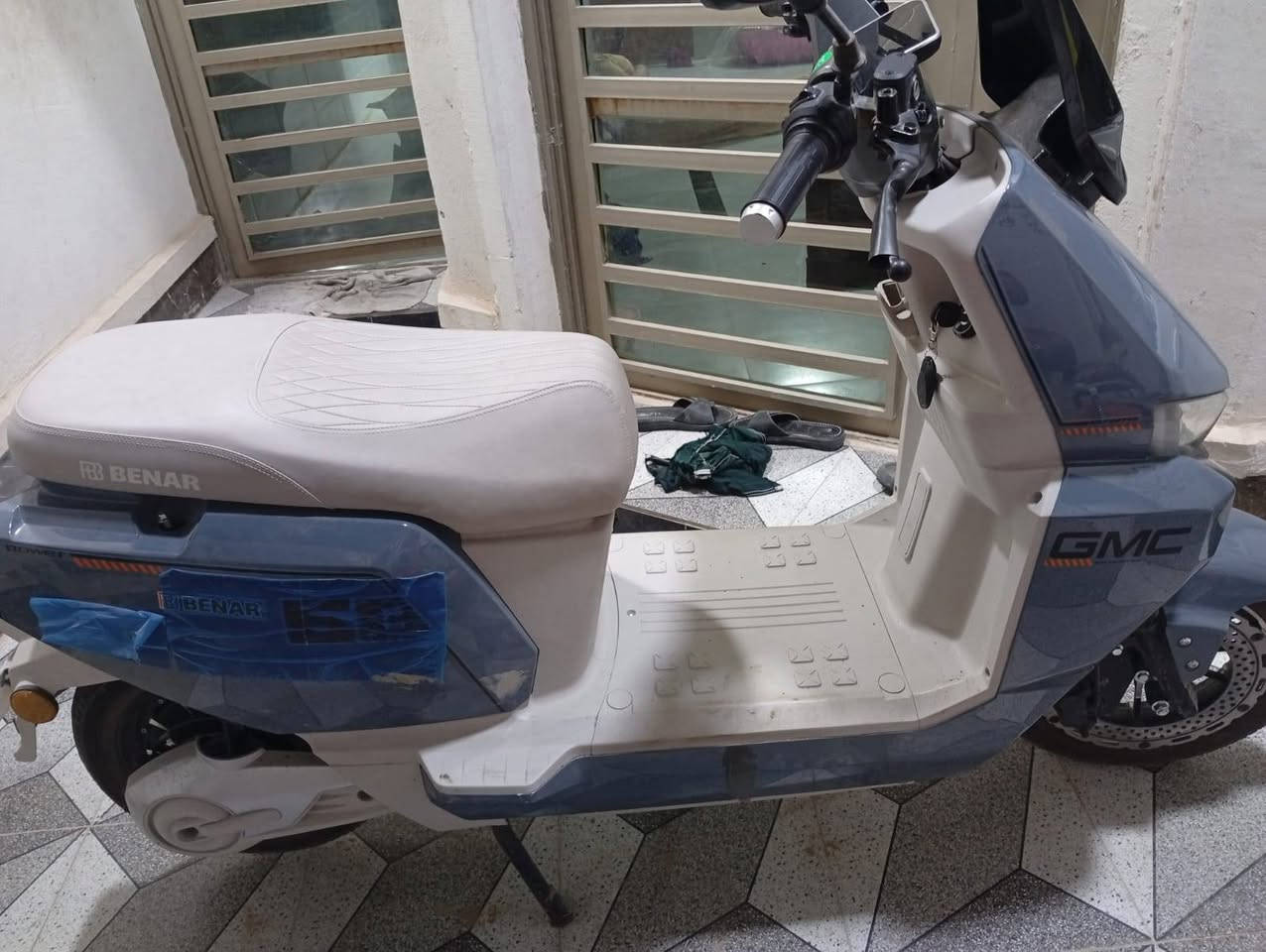 6بطاريات
والملف 2000
وبيه نضام  البك
ستفسار وتساب
***********
