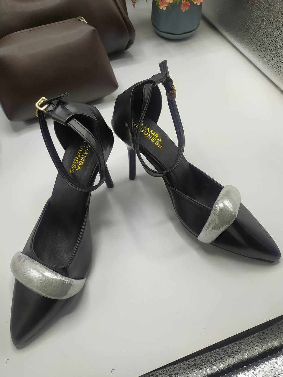 كول الموديلات بس بــــ5الاف دينار فقط✅✅
من جمال الكعب النسائي المتميز الي تحبون
تلبسو بكول طلعاتكم ومناسباتكم 🫶❤️‍🔥❤️‍🔥
شرط الفحص 👍💝
يجيكم بنفس الاكوالتي وبنفس الاناقه والترتيب
تصاميمنه عاليه وفخمه وتنافس كول المحلات والبيجات
القياسات الي متوفره 35💝36💝37💝38💝42
تواصلو ويانه خاص وحجزو طلباتكم ومن اختياركم
متوفر توصيل الباب بيتچ 🚕🚛🚚🚚
للحجز والاستفسار يرجى الاتصال بنا *********** أو مراسلتنا على الواتس اب 

#باغلين #Baglyn
