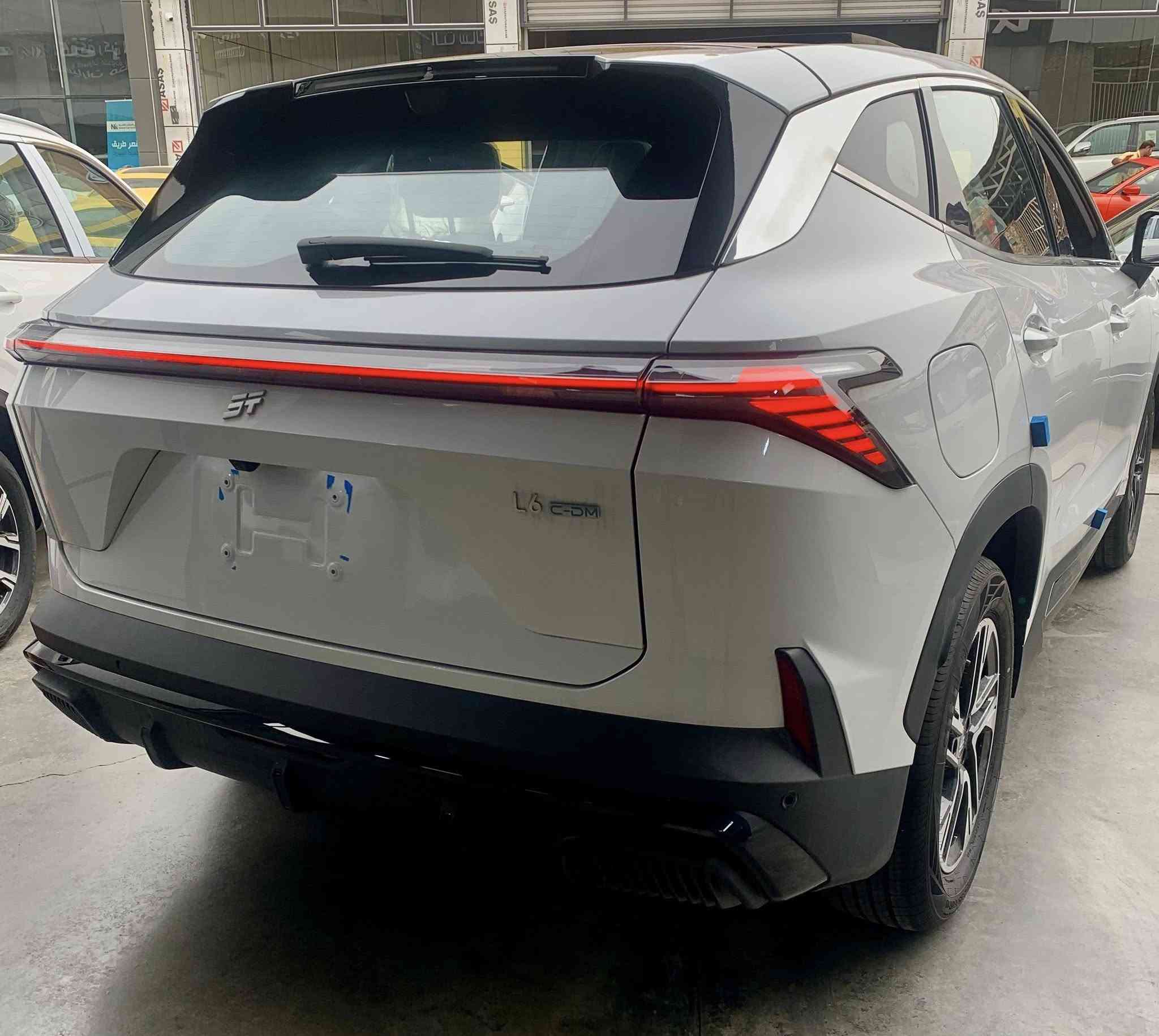 ⚜️ متوفر حالياً في معرض العماد ⚜️

✨ جيتور بلكن 🔌 هايبرد 🔋 L6 2025 الجديدة ✨
سيارة تجمع بين القوة – الراحة في تجربة قيادة استثنائية 

🔹 محرك قوي مع أداء ثابت على كل الطرق
🔹 تصميم خارجي أنيق وعصري بلمسات فاخرة
🔹 شاشة وسطية كبيرة تدعم أحدث التقنيات
🔹 مقاعد جلد مريحة مع تحكم كهربائي
🔹 فتحة بانوراما تعطيك إحساس بالرحابة
🔹 أنظمة أمان ذكية 
🔹 كاميرات محيطة لقيادة سهلة وركن آمن

✨ مع جيتور L6 2025 استمتع بقيادة حديثة ومريحة مع أجواء فخامة حقيقية 

المبيعات : *********** / الادارة : *********** 

العنوان : بغداد / معارض البياع / مدخل المعارض الرئيسي / الشارع الوسط - معرض العماد 

#جيتورات_2026 #باركود #جيتور #Jetur #L6
