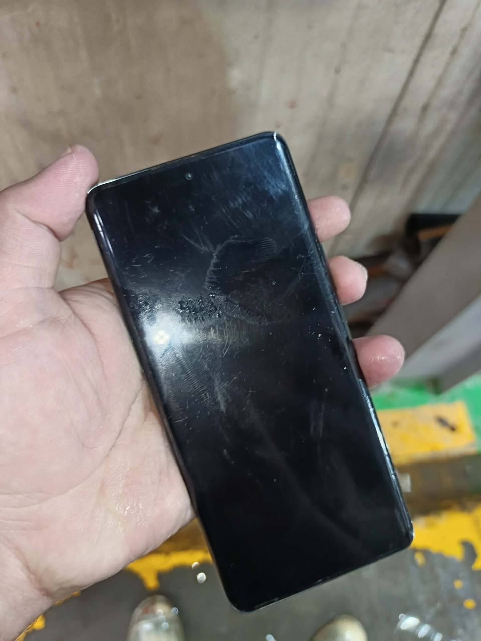 HONOR X9b 5G
بيع 260 او مراوس حسب الرغبه  إنج AMOLED
دقة 1.5K (1200×2652)
معدل تحديث 120Hz
سطوع عالي ~1200 nits
مقاوم للكسر (تقنية Ultra-Bounce) 💪 �
يوغاتيك +١
⚙️ الأداء
معالج Snapdragon 6 Gen 1
معالج رسوميات Adreno 710
رام: 8 أو 12GB
تخزين: 256GB �
Gizchina
📸 الكاميرات
خلفية:
108MP رئيسية
5MP واسعة
2MP ماكرو
أمامية: 16MP �
يوغاتيك
🔋 البطارية
5800mAh (قوية جدًا 🔥)
شحن سريع 35W �
يوغاتيك
📡 النظام والميزات
Android 13 + MagicOS 7.2
5G + NFC
بصمة + Face Unlock
مقاومة ماء وغبار IP53 �
يوغاتيك


**إذا كنت صاحب هذا الإعلان وتريد حذفه لأي سبب، رجاءا أرسل رسالة إلى الدعم الفني**