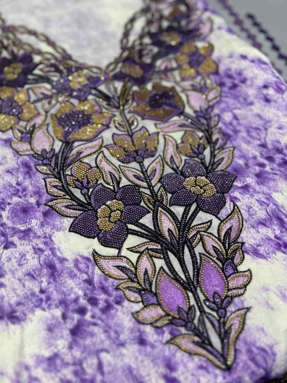 مخور حرير اندنوسي القطعه اربع امتار مشغولة ستراس وخيط حرير اصلي صدر وردن سعر الثطعه 27 الف الي تحب تحجز تراسلني خاص


**إذا كنت صاحب هذا الإعلان وتريد حذفه لأي سبب، رجاءا أرسل رسالة إلى الدعم الفني**