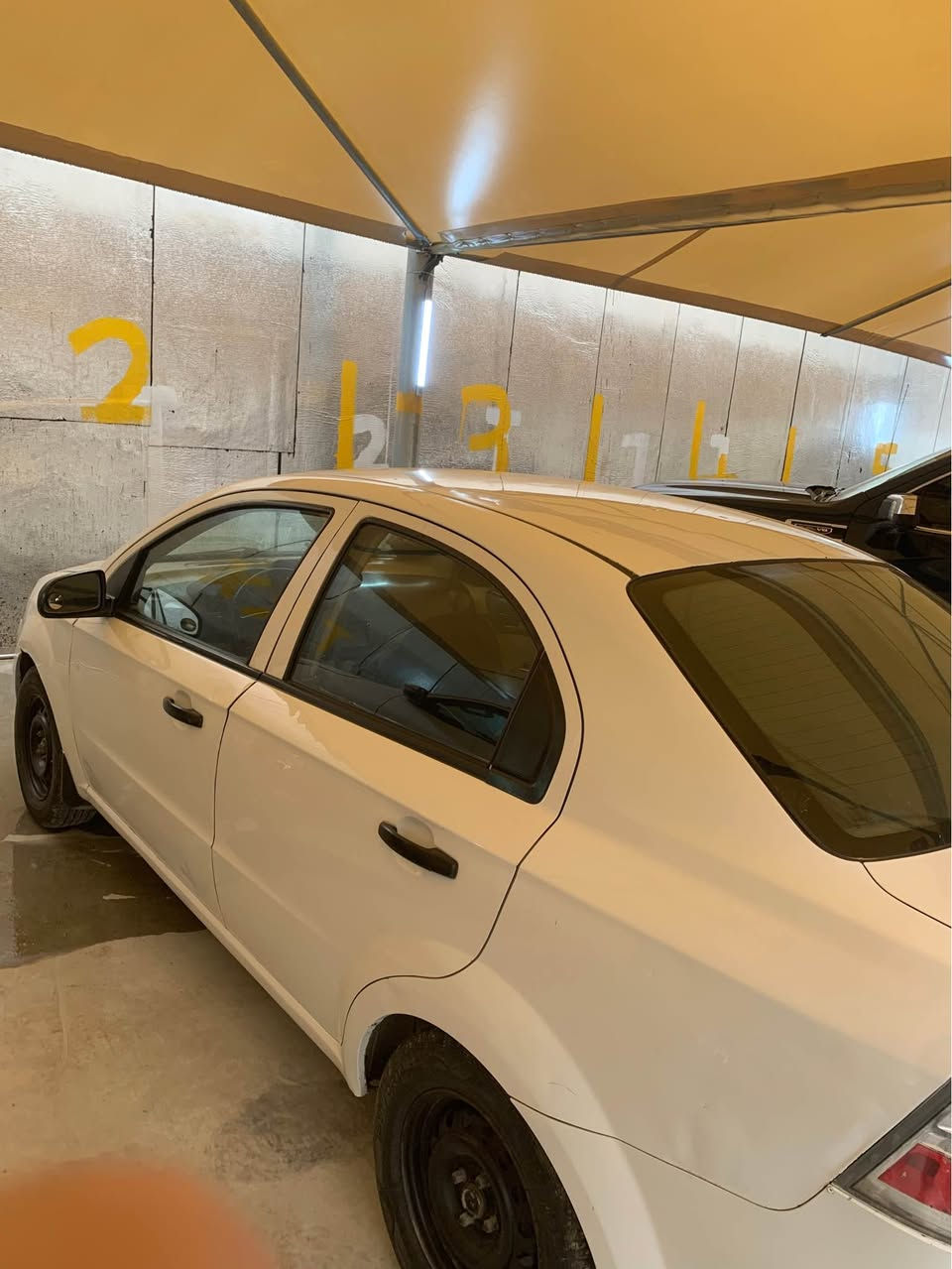 ئەڤیۆ 2010 سپی بەفری ناو زەرد تەبرید بە شەرت سارد و گەرم براوە سەقف و عیزام بە شەرت 2پارچەی هەیە بە 3 پارچە دەفرۆشم  رەقەم بەغدا سەنەوی ئەسڵی بەشەرتی ئەوەلیات غڕامات بەشەرت سەیارەکە هی بنە خۆمە زۆر پاکە بێ مەسرەفە گێر و مەکینە بە شەرت توند و تۆڵە 4 تایەی لۆکی لەبنە  
رەقەم موبایل ***********. کۆرەک 
زین *********** أربيل, العراق
