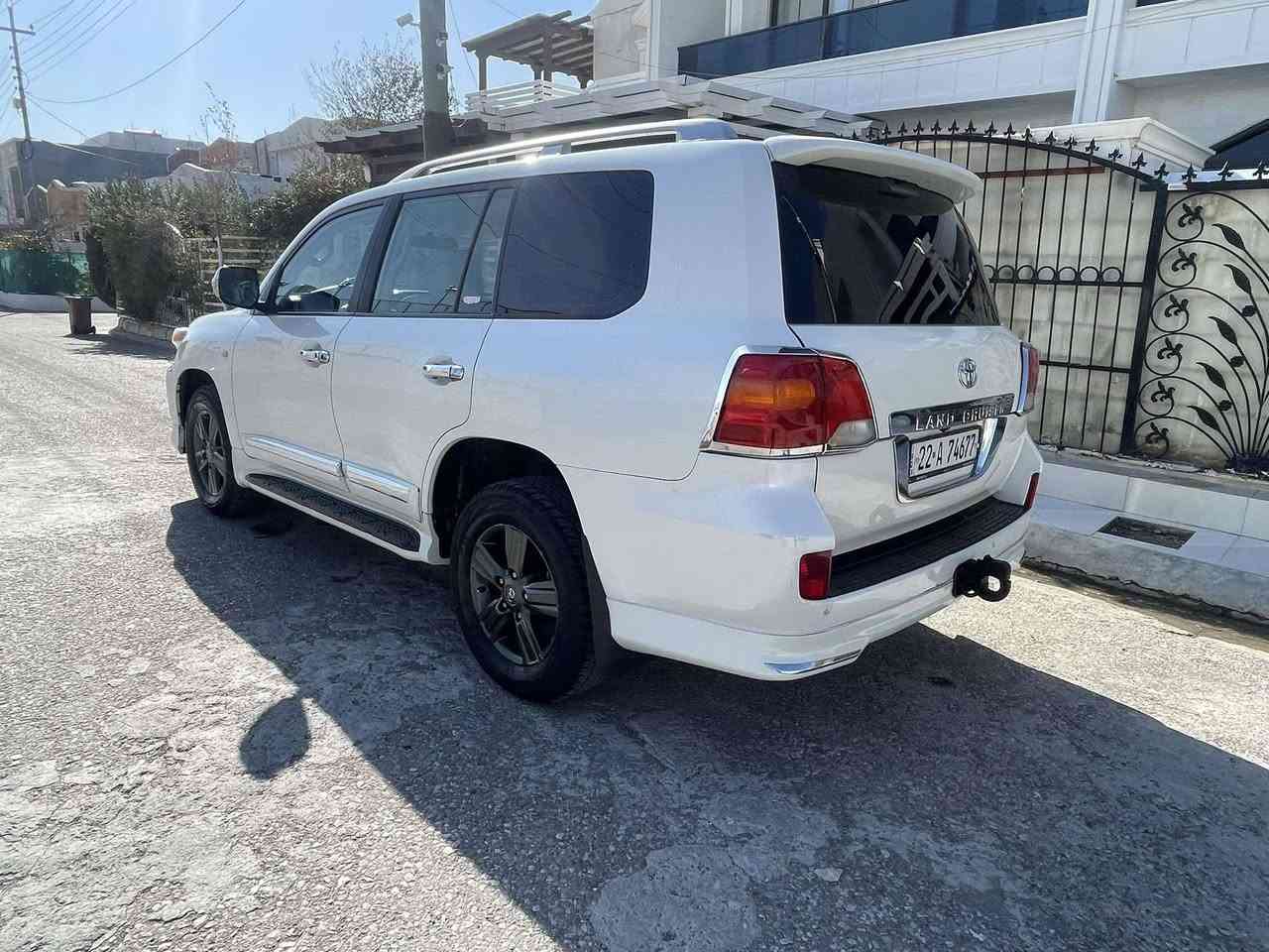 للاندگرۆزەر 2010  بـــــێ سبوع
6 پستۆنە
***********

ئـەگەر سەیارەکەت دەفرۆشیت نامە بنێرە با بلاوی کەینەوە لۆت
