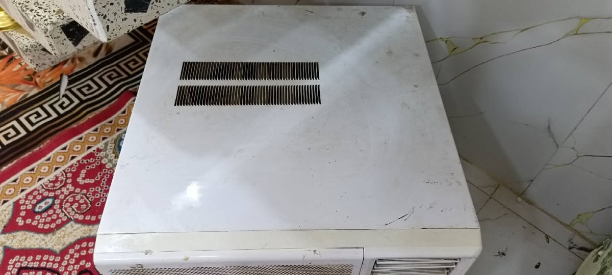 مكيف Gree. طن ونص مستعمل موسمين فقط ما بيه اي نقص شغال   رقم الهاتف: ‏‪***********‬‏
