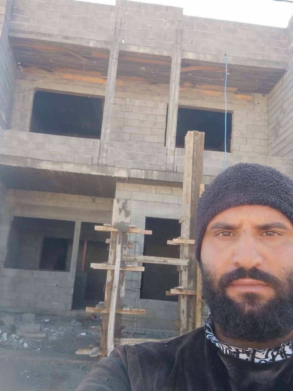 سلام عليكم اخذ مقاولات لقطعه 100متر  اخذهه 10ملاين اسلملكياهه هيكل شغل نضيف للستفسار نتصل ***********
