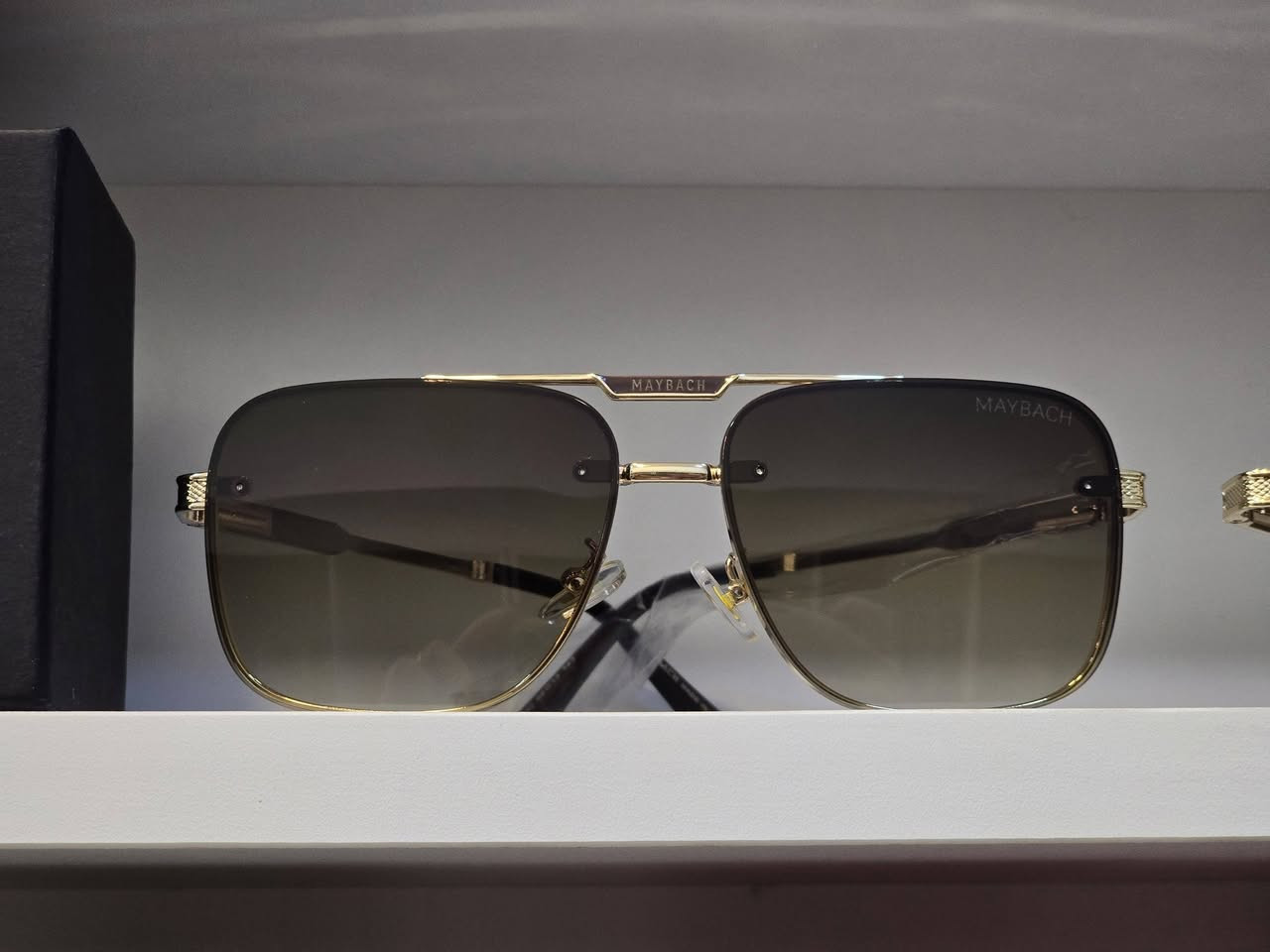 نظارة ماركة MAYBACH
كواليتي وفخامة
مع علبة وبكج وعلاكة باسم الماركة 
متوفر باللون الاسود والاصفر 
مناسب جدا للتقديم ك هدية 
السعر : ٢٠ الف فقط 
الكمية محدودة 
متوفر في 
Shine On 🔮 حيثُ للتألقِ عنوان 

 🌸 بوتيك شاين اون للاكسسوارات والعطور النسائية والرجالية 

اكسسوارات "نسائية ، رجالية " _ عطور _ ميك اب  _ حقائب - هدايا
المتجر مفتوح من الساعة 3 ظهرا ولغاية ال 11 ليلا

خدمة حجز الطلبات متوفرة طول اليوم وعلى مدار 24 ساعة

يتوفر خدمة تغليف الهدايا واختيار الهدية حسب الطلب ❤🌹🌺 

💥للحجز والاستفسار مراسلة الصفحة 📥
او الاتصال واتس اب
***********
—————————————-
💥توصيل لكافة انحاء العراق 🏎
خانقين 2000 دينار والمحافظات 5000 الاف دينار
موقع المحل : خانقين تولة فروش شارع السايدين
مقابل تربية كوردستان 
Khanaqin , Diyala , Iraq 📍
.
.
.
.
#تولة_فروش #reels #محل #خانقين #shine_on  حيثُ_للتألقِ_عنوان بوتيك_شاين_اون  مستلزمات_نسائية كوزمتك عطور ملابس اكسسوارات حقائب ترند العراق خانقين بوتيك هدايا
