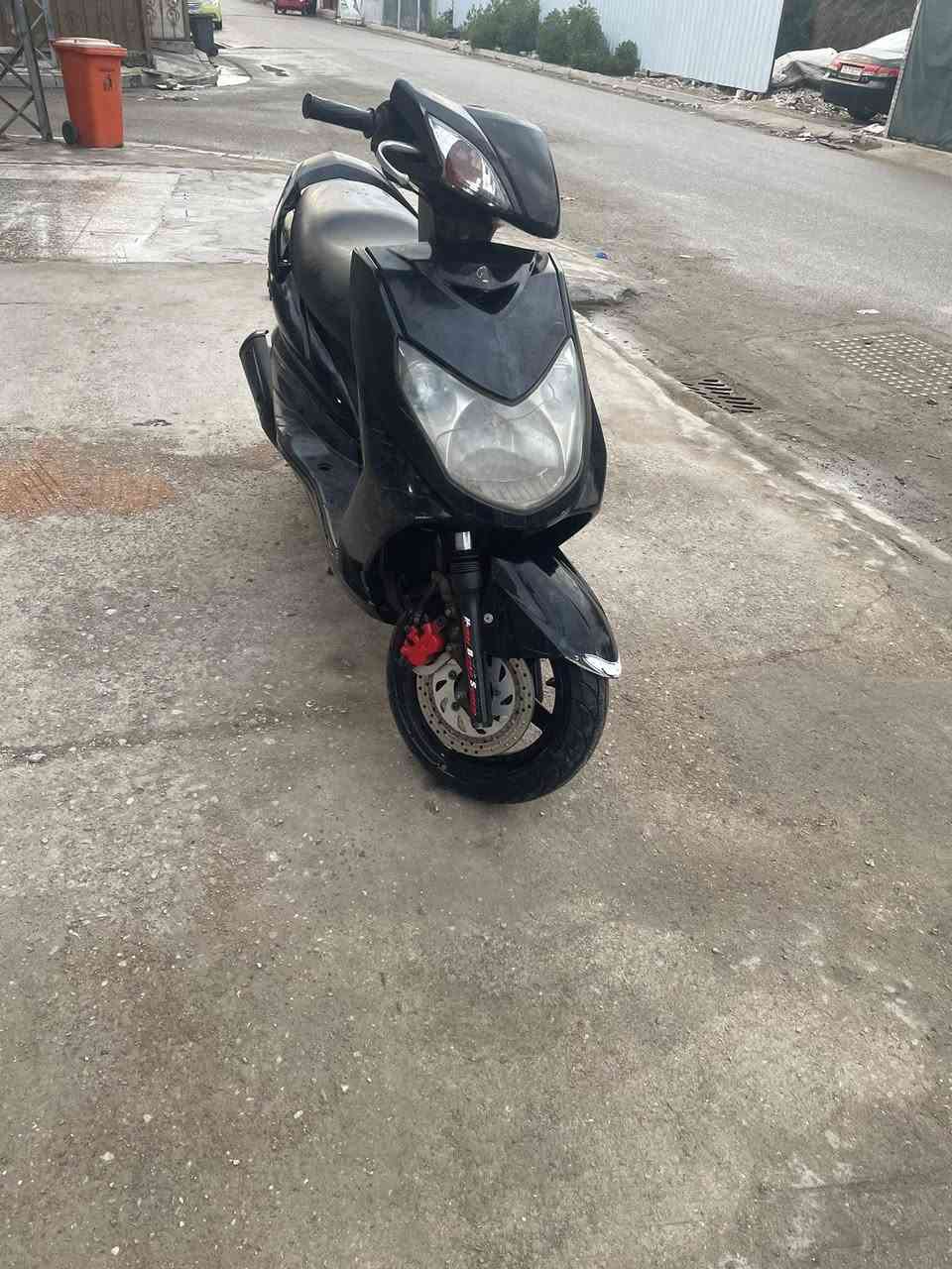 سلام عليكم لبيع سكنس فحل 140 مابيهة أي نقص كفرات بلادية زوج تايرات جدد اوراق كاملة مكاني بلديات سعر 650 رقم تليفون ***********
