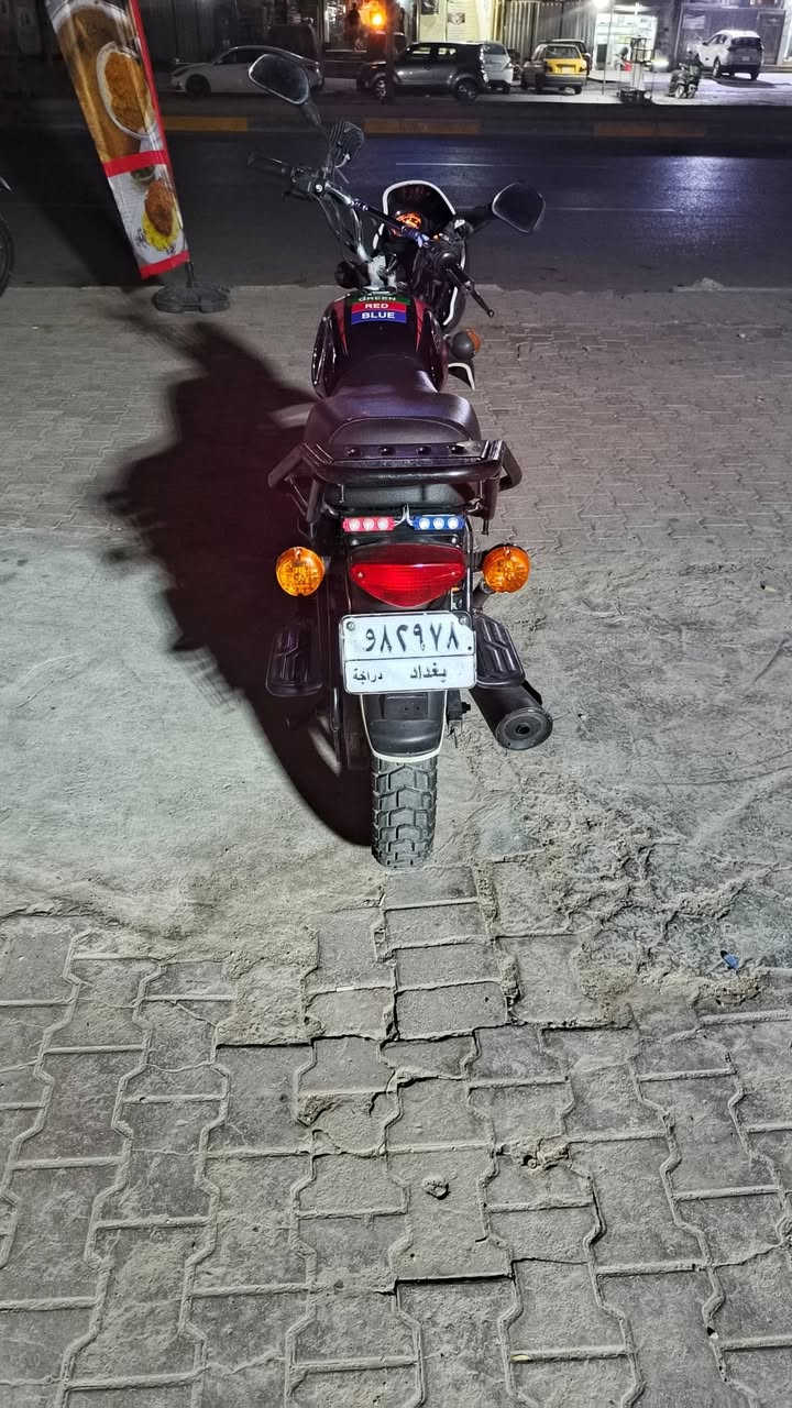 سلام عليكم بوكسر رقم وسنويه مديل 22
دراجه خير من الله مرتبه وحلوه وشوفت عينك
ما بيه كل نقص كله شغال سلف هندر كهربائت 
دراجه ما ناقصه شي اريده 1850 وبيه مجال 
عنواني بغداد مدينه الصدر واتساب فقط 
***********
