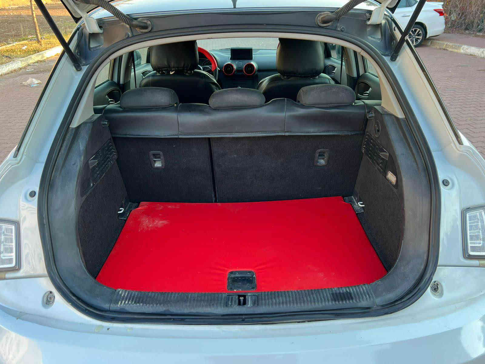 بسم الله  و توكلت على الله 
***********- واتساب التواصل فقط عالواتساب 
 *********** واتساب التواصل فقط عالواتساب 
للبيع و مراوسه  وترهم اقصاط أودي  A1 موديل 2013   مكينه 4 سلندر حجم 16 توربو بانزين   وسياره كير عادي و انس العطلات سعر البيع 73 وعليهه 18 ورقه ينزل من سعرها سياره جديده لوك بيهه فقط 1قطعه صبخ  كير و مكينه و تبريد بشرط طخم امامي خلفي جديد كلشي شغال اخوان السياره نظيفه كلش و بدون اي عيب رقمها اربيل و تحويل بشرط مكانها دهوك قضاء عقره دهوك
