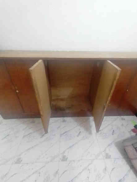 ميز للبيع 6 باب 3 متار نضيف السعر 200 قفله 100الف الي يحب يشتري يتفضل خاص او يتصل ع هذا رقمهم ***********
