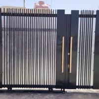 نشتغل بيبان وشبابيكً شغل درجه وله وحديد ثقيل  وبسعار تنافسيه يعني جوه ...
