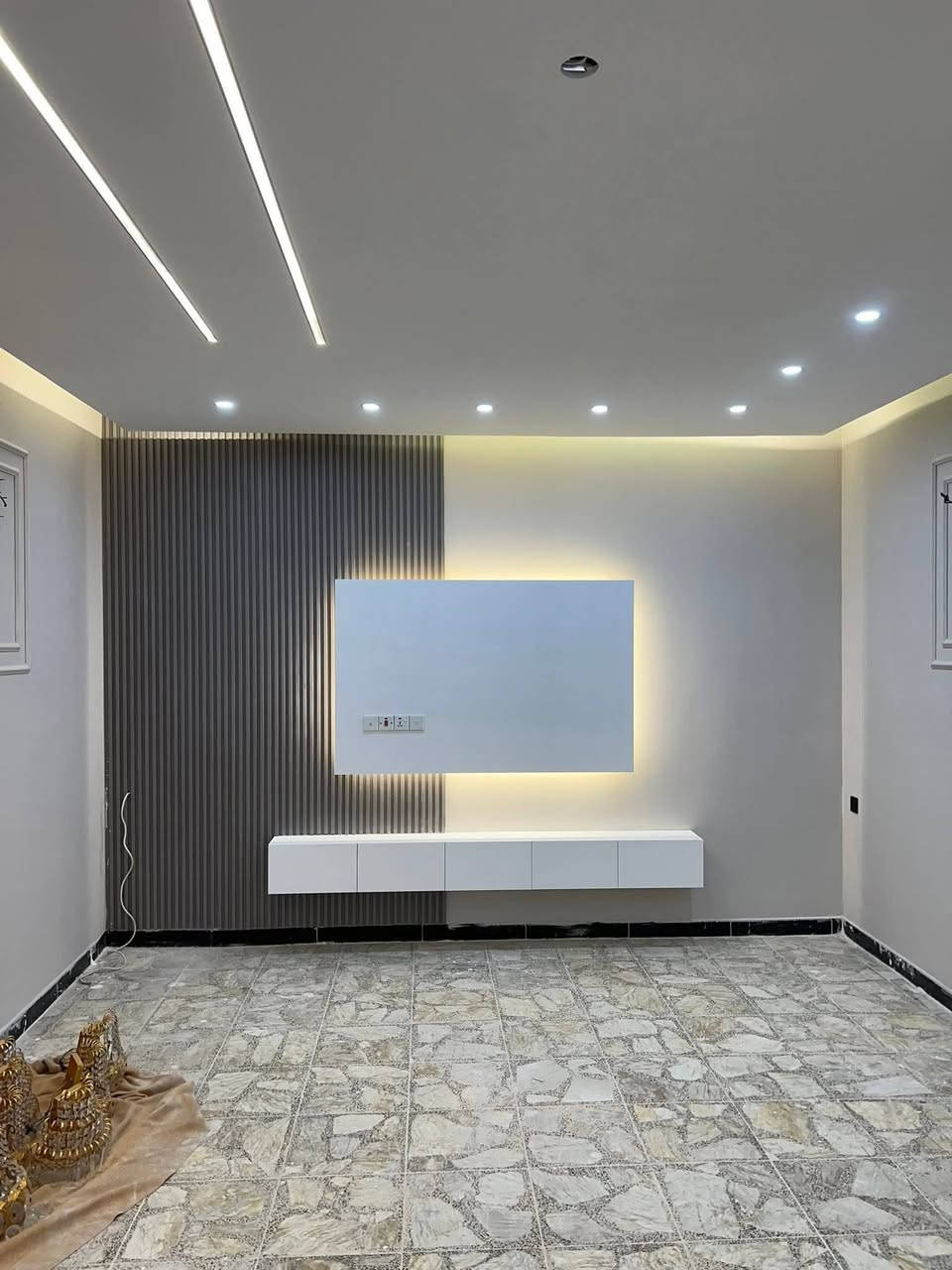 عمل كافة الديكورات والاصباغ الداخلية والخارجية  تسليم مهندس. كادر كامل من تصليخ وتشطيب . المكان الديوانية المركز. 
للاستفسار الاتصال او المراسلة
***********☎

