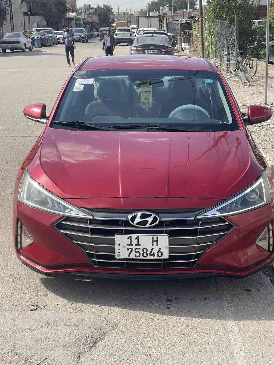 النترا 2020 وارد امريكي حادثها خشم البنيد سياره ليبل واحد كلها بدون اي فتح واي تبديل بيها كلير صفحه السائق من امريكه بدون اي ضربه او معجون وصور الحادث والسونار بالمنشور 
محرك 2000 دوش شرط برغي ممفتوح بيه كفاله 
كير AT مكفول 
صدر جديد 
تخم تاير جديد 
تبريد ثلج تدفئه شغال 
ماشيه 89 mil حقيقي 
شاشه كبيره بلاديه 
كامره بلاديه 
رادارات جانبيه 
حساسات خلفيه 
توقف ذاتي 
تحكم ستيرن 
سياره جديده خير من الله اي نقص مبيها وبالعافيه ع ياخذها
مكاني بلديات *********** السعر  128
