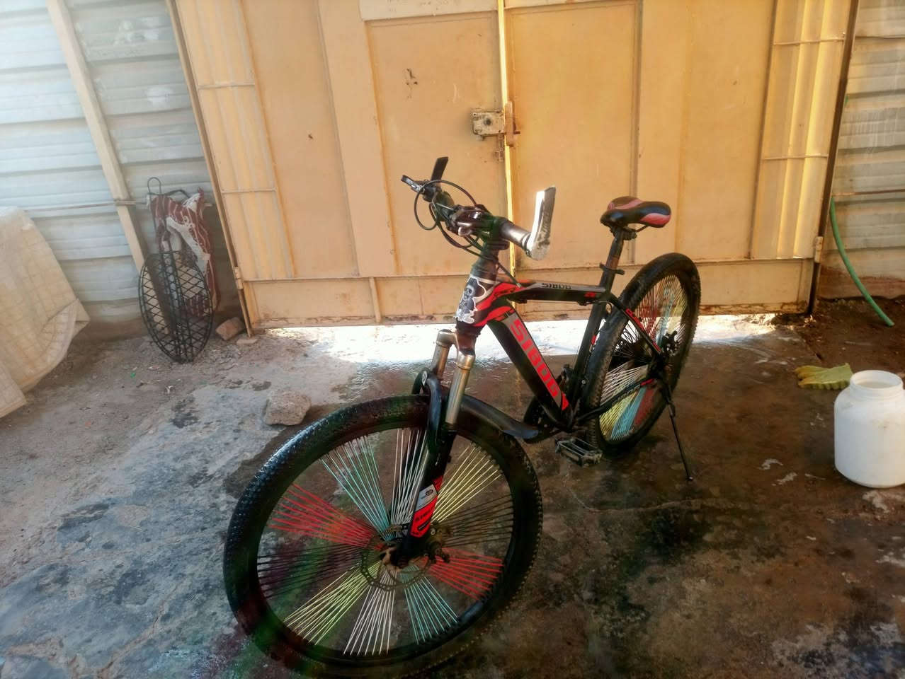 بايسكل جبلي جديد ومابي شي امراوس اب بطه حسب القناعه وكون نضيف وبي بريكات وسريع 
داخل المجمع


**إذا كنت صاحب هذا الإعلان وتريد حذفه لأي سبب، رجاءا أرسل رسالة إلى الدعم الفني**