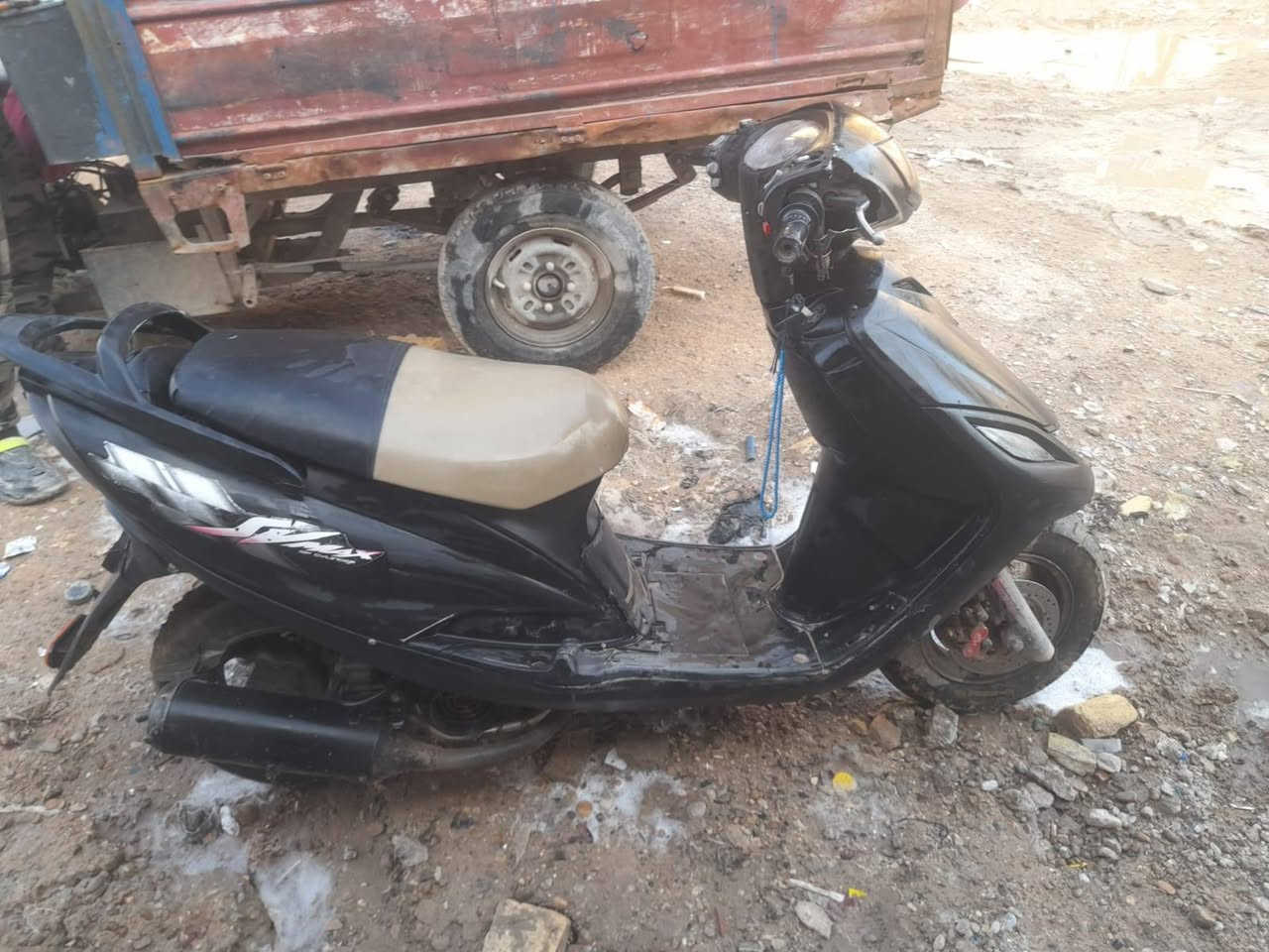 السلام عليكم 
ماكس ثعلب نظيفة مكينة تايرات كهربائيات جاهزة من كل شي  السعر 250 
بغداد الحبيبية الاستكشافات ***********
