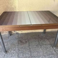 ميز طعام • ينفتح وينسد • نضيف جدا
