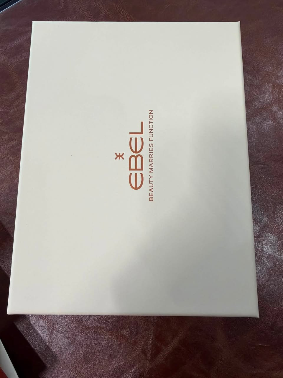 سلام عليكم

ساعة EBEL السويسرية الفاخرة ✨

تألقي بالأناقة السويسرية مع ساعة EBEL الأصلية، جديدة وغير مستخدمة. تتميز بهيكل ذهبي أنيق بقياس 30 ملم وميناء فاخر من عرق اللؤلؤ باللون الأخضر المائل للرمادي، مرصعة بـ 66 ألماسة طبيعية بوزن إجمالي 0.429 قيراط مع شهادة ألماس أصلية.

✔️ حركة سويسرية كوارتز عالية الدقة
✔️ 66 ألماسة طبيعية (0.429 قيراط)
✔️ شهادة ألماس أصلية
✔️ ضمان دولي لمدة 3 سنوات
✔️ جديدة بالكامل ولم تُستخدم

قطعة فاخرة تجمع بين الرقي والدقة السويسرية

راسليني لمعرفة السعر .
***********
