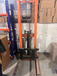 رافعه للبيع  حموله 2 طن ارتفاع 2 متر و 20 سم للتواصل 07817050714 واتسا...