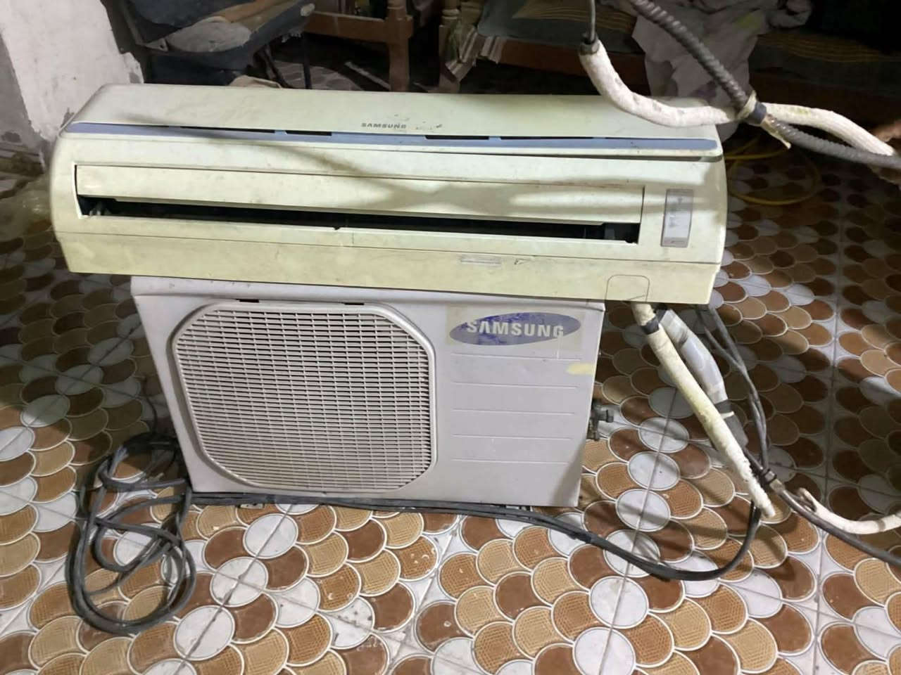 السلام عليكم سبلت دنكا ٢طن شغال على الفحص وكامل مابي نقص السعر 350 وسبلت سامسونج طن ونص نقصة غاز من فتحنا راح الغاز السعر ٢٠٠ والمبردة حجم كبير شغالة السعر 100وشاشة نت بعدها بلكارتون حجمها ٥٠ فول مواصفات السعر ٤٠٠ وبيهن مجال بسيط العنوان حلة ابو غرق


**إذا كنت صاحب هذا الإعلان وتريد حذفه لأي سبب، رجاءا أرسل رسالة إلى الدعم الفني**