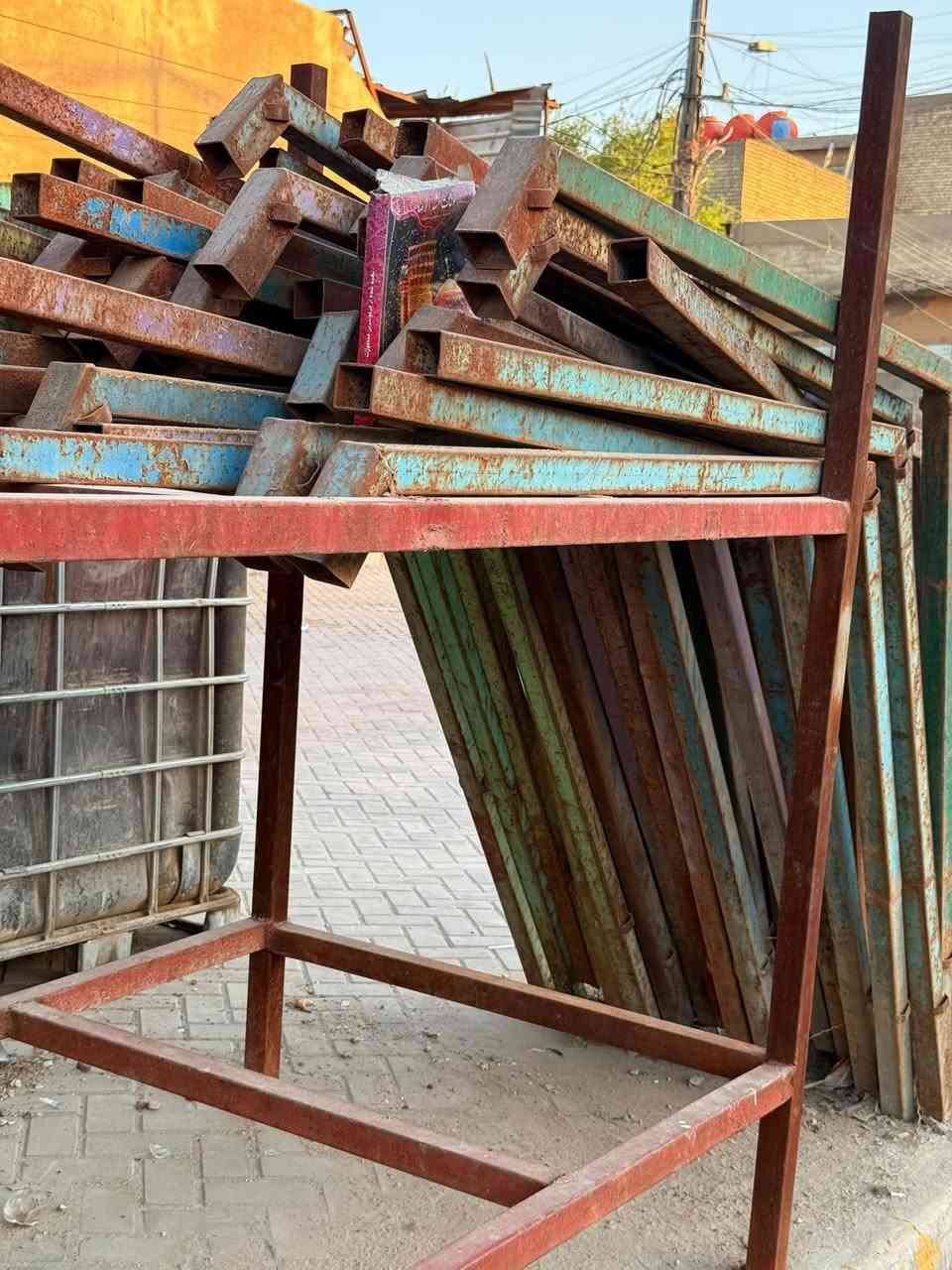 السلام عليكم 
اقواس جاي فقط حديد بدون طرحيات و قماش سعر الجادر 25 
مدينه الصدر ‭***********‬
