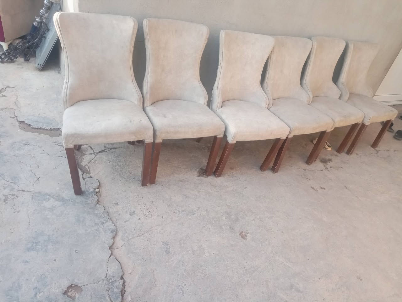 كراسي عدد 6 حيل نضيف اسعر 50 اتصل ***********
