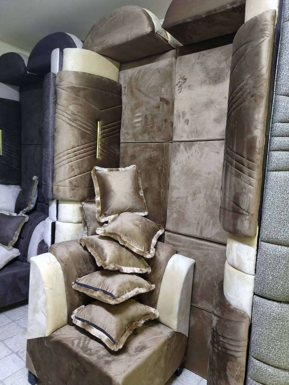 معرض زياد الأثاث المنزلي
وصول وجبه جديده من الدواوين شغل الموصل حطاطه شغل ثقيل الخشب جام روسي رباط انج ونص 
رجل خشب مع وصل ضمان الجودة 
العنوان تكريت شارع الزهور خلف افران الكرخ وقاسم مول معرض زياد الأثاث المنزلي 🫴 
***********
