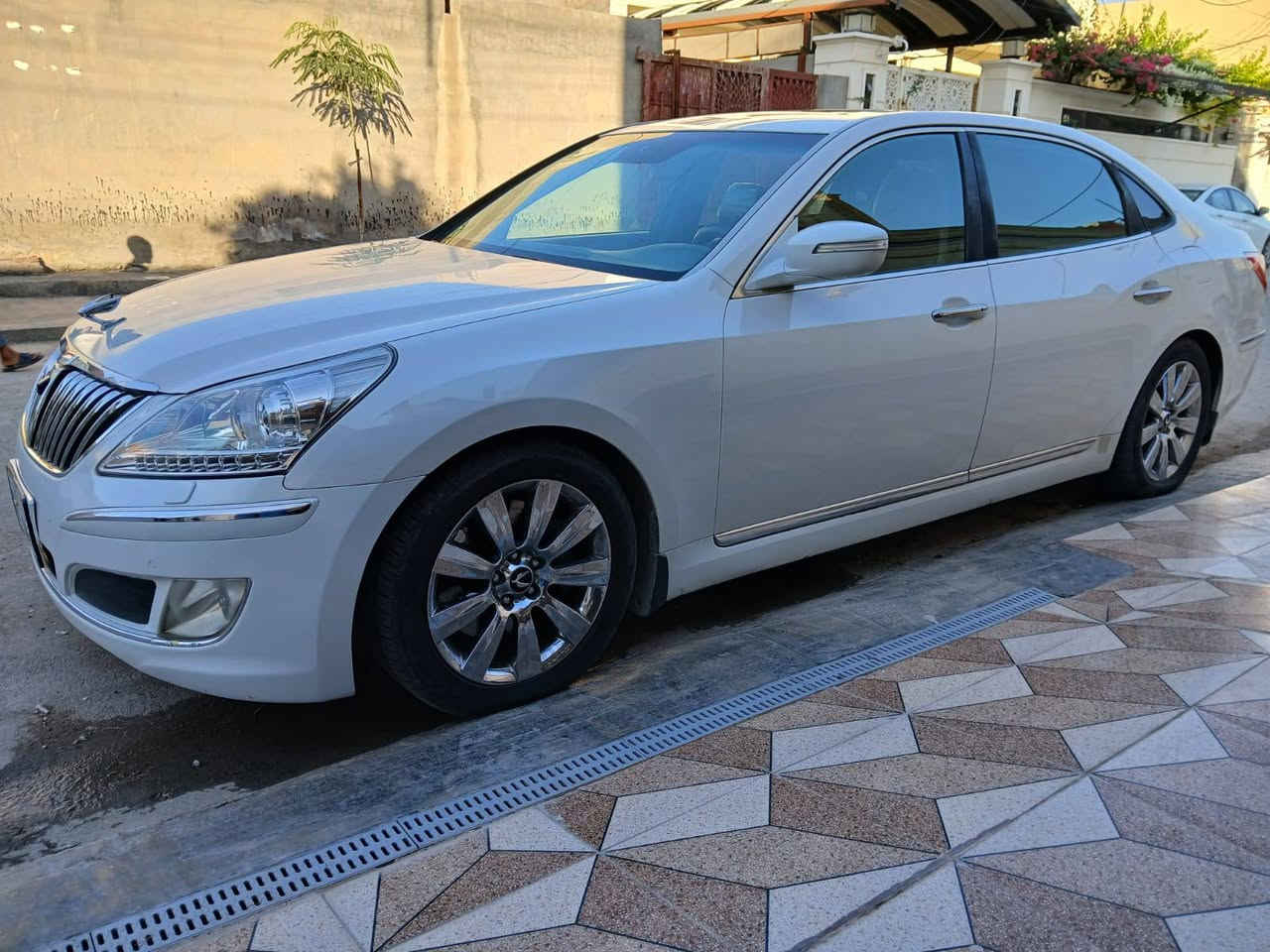 جنسز سنتنيال اعلى فئه للبيع مديل 13 بدون حادث السعر 210 محرك  3800 (6سلندر) رقم بغداد مشروع وطني بأسمي مكاني محافظة ديالى للاتصال ***********
