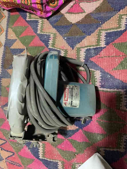 السلام عليكم غراض للبيع نجاريه وحداديه 
كمبريسر كوسره ثابته منشار يدوي ريبون وبلانيات وفريزه مكينه لحيم العنوان بغداد الدوره *********** وتساب موجود
