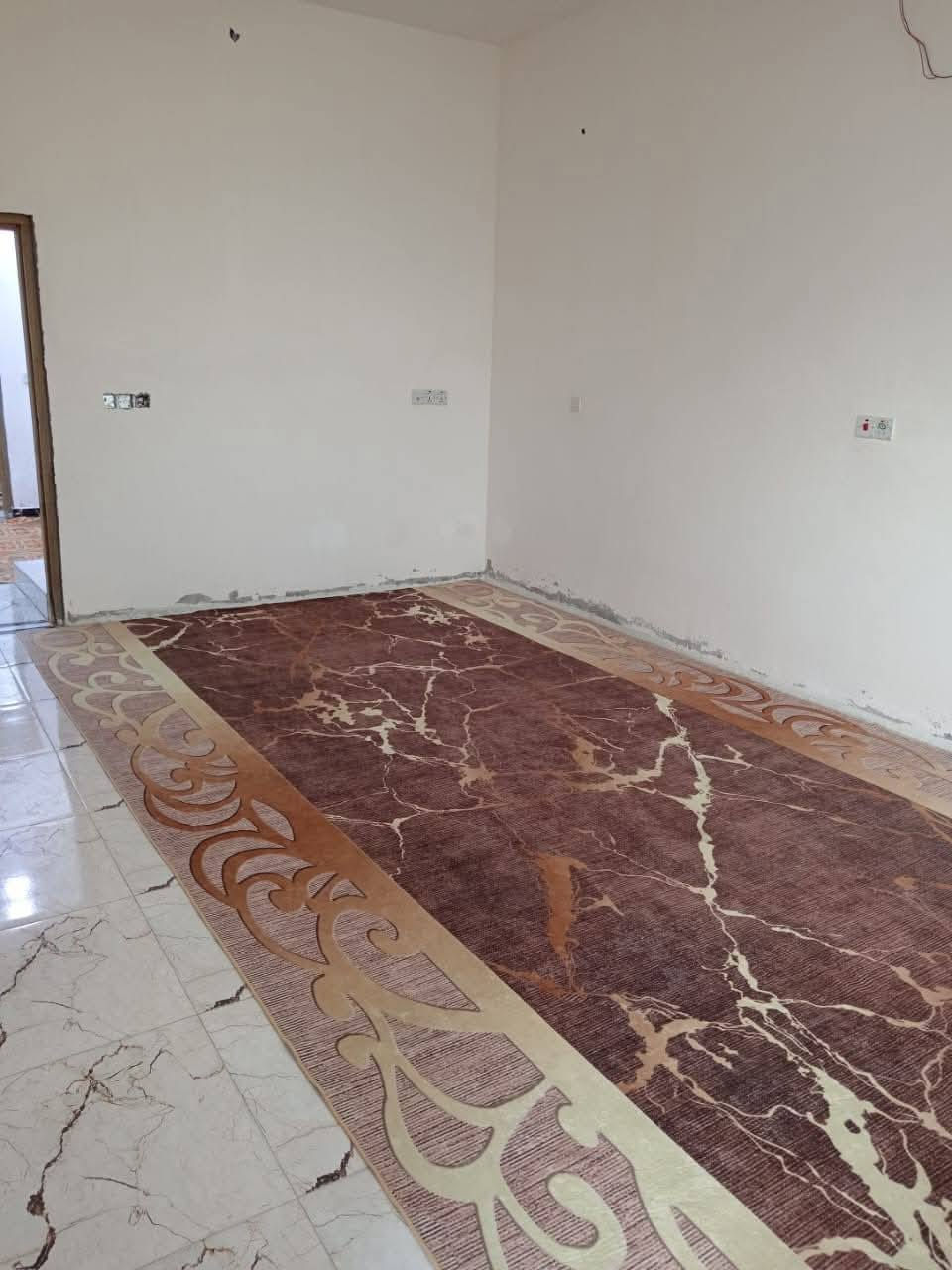 ♦️دار للبيع 🏠 دار للبيع♦️
💥عويسيان المساحه 300متر بناء 160متر مع قطعه بصف البيت 140متر مسيجه على النهر طابو زراعي عراقي سند 25  يتكون غرفتين وصاله ومطبخ واستقبال وصحيات وكراج السعر 85 للتواصل واتساب فقط متواجد ***********
