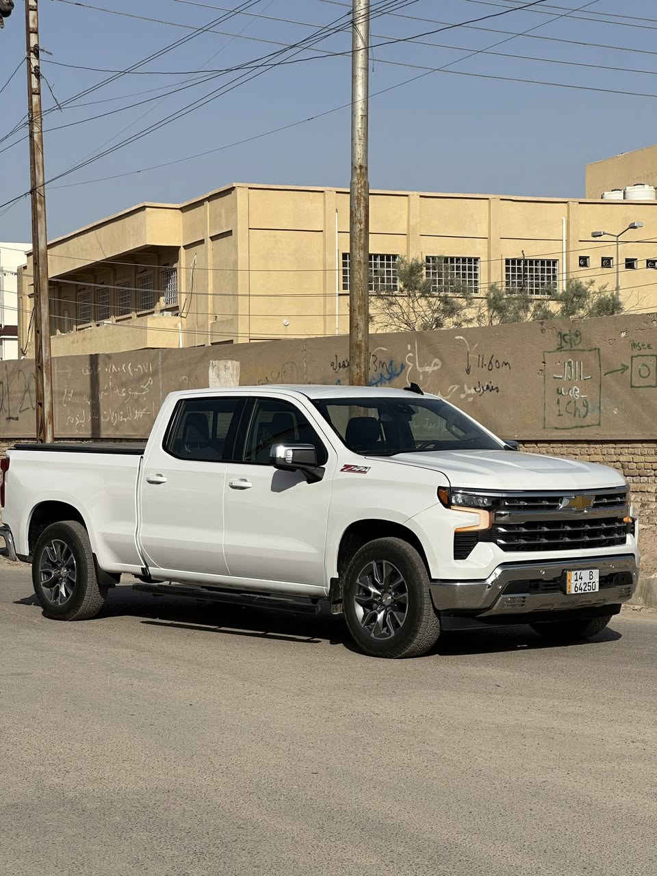 يالله
شفروليت سلفرادو LT Z71
لون ابيض
موديل2025
محرك السياره 5300 8V المرغوب
رقم بصره كتاب شهداء وكاله عامه بأسمك 
السياره باب طويل وبدي طويل
ماشيه 4 الف ميل يعني زيرو
كشنات كهرباء 
بريك بصمه
عده كامله سبير منازل
لايت LED
اوتو ستوب
شاشه الجبيره
رادارات خط مسار جانبي خلفي 
والسياره بيها مواصفات خير من الله
وارد امريكي حادثها بس تبديل دعاميه واصبعين بلبنيد بارد وصار بيه بارد شبر بلجاملغ الامامي بسبب النقل صور الحادث مرفوقه بلمنشور
وسعر السياره 385 وبيها مجال
مكان السياره بصره
للأستفسار اكثر الرقم***********
