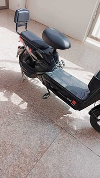دراجه شحن للبيع نضيفه كلش عوزهه بس بطاريات للتواصل على الرقم 077055207...