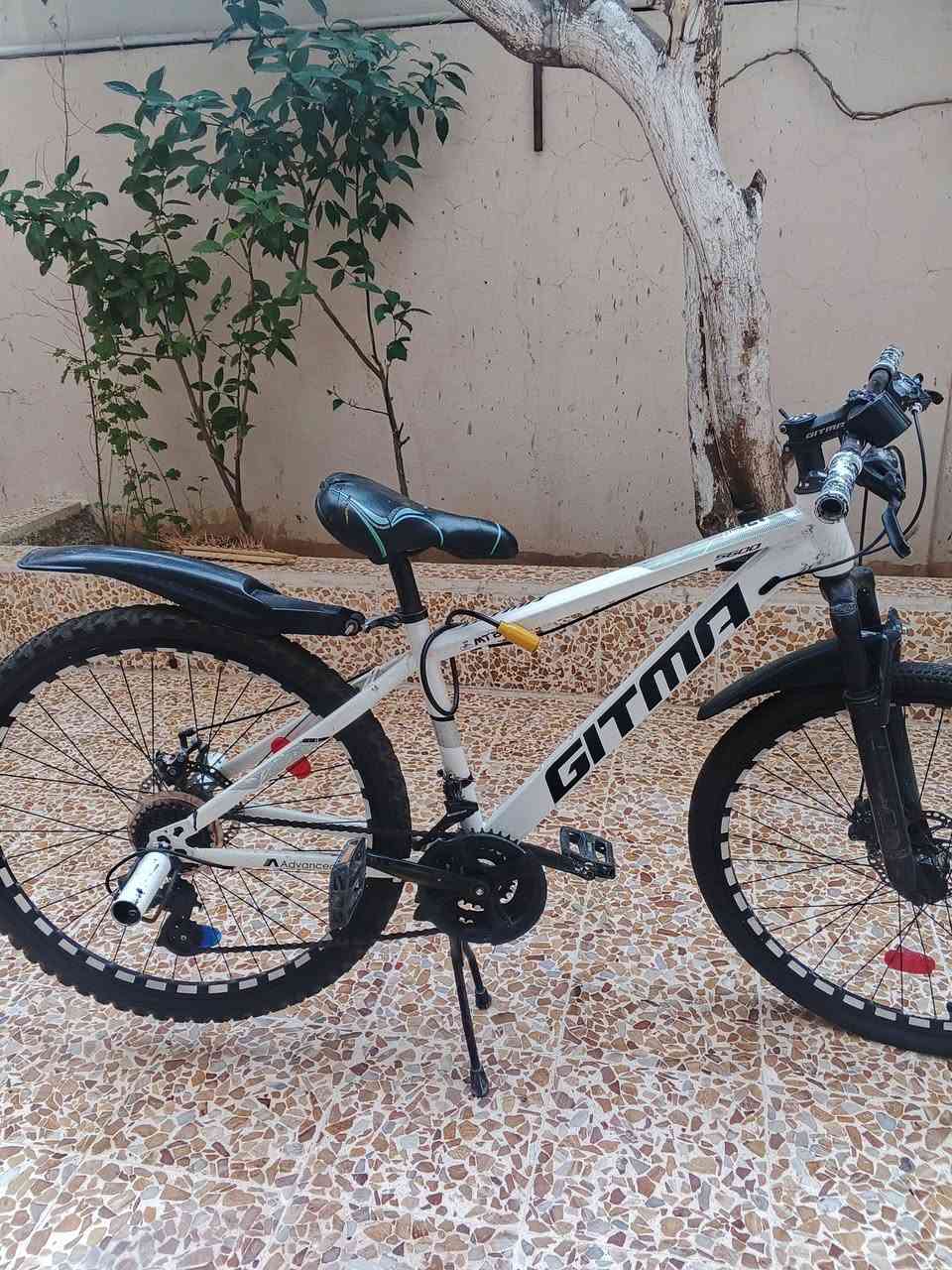 بايسكل حجم 26 للبيع كير  ورا وقدام ما شغال 125 وبمجال التواصل على هذا الرقم ***********
