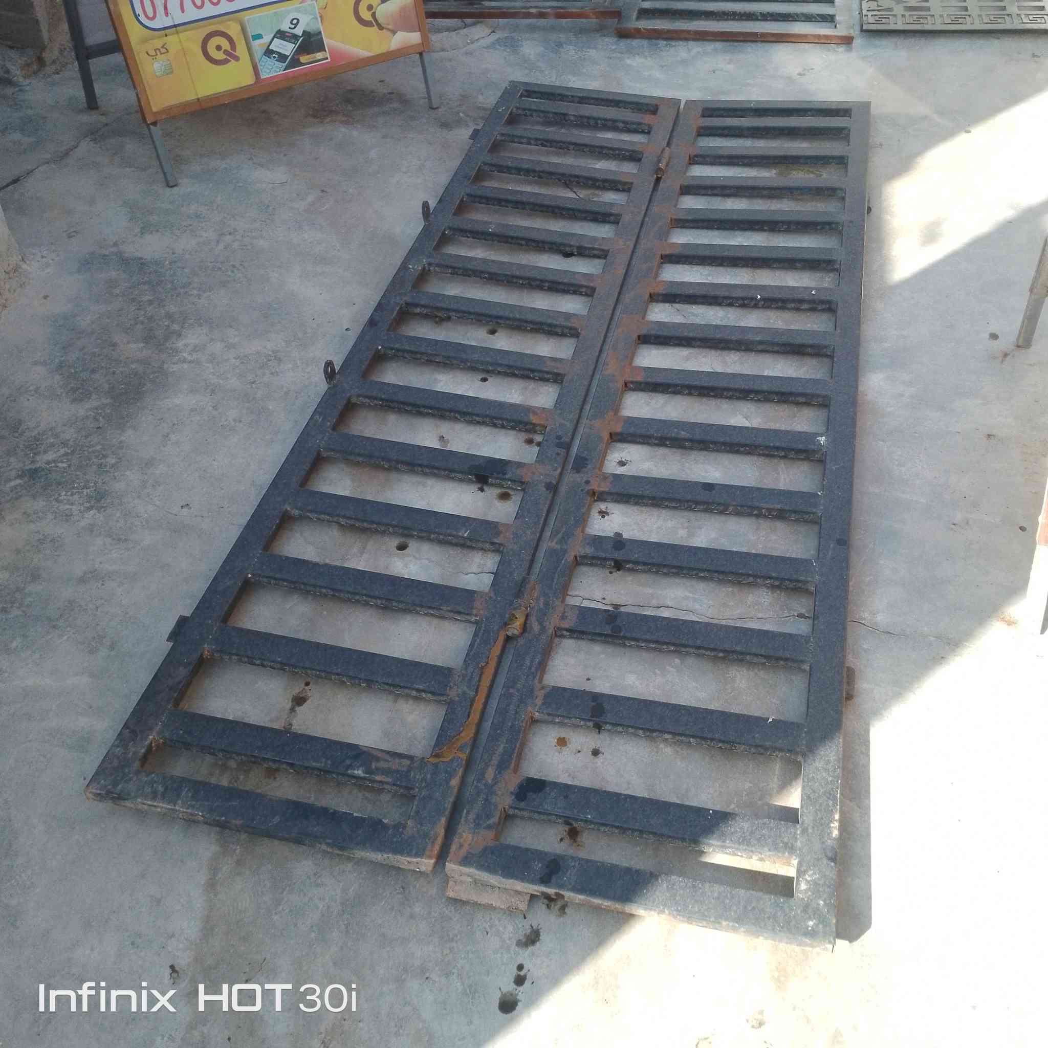 محجر وابواب.و4قطع مال اعلان
مال منفذ .للبيع مثل ماموضح بل تصوير 
حديد ثقيل ...سعر 200شلع 
***********
