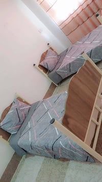 اسرة طابقين • نظيفة • مع سلم