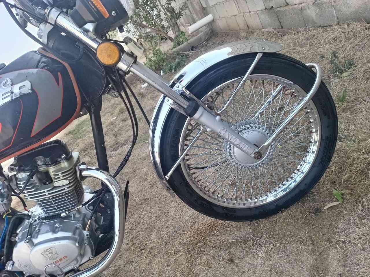 دراجه تايكر ختم سولنك موديل 2022 محرك بلادي فول نضافه ونشاط ( تشغيل نكره كهربائيات شغاله)(أوراق اصوليه كرتونيه كامله) السعر ( 425)وبيها مجال حك الجيه لاتصال ***********خاص ما جاوب الشراي يتصل السكن ديالى (ناحيه كنعان)
