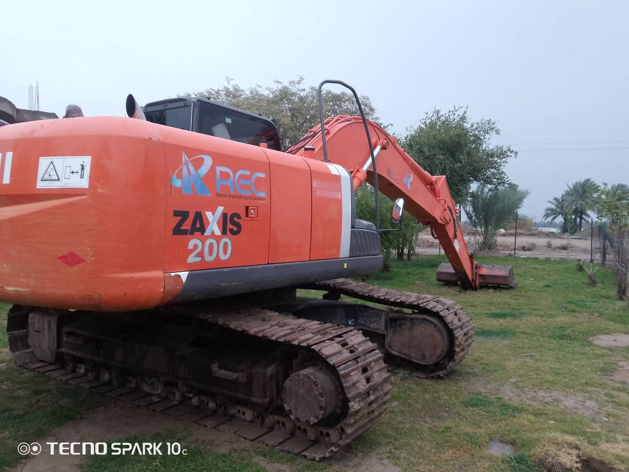 سلام عليكم/ حفاره للبيع زت 3 موديل 14 مكفوله كفاله عامه شاصي 25 ساعات العمل 8000 سعر اتصل على رقم ***********
