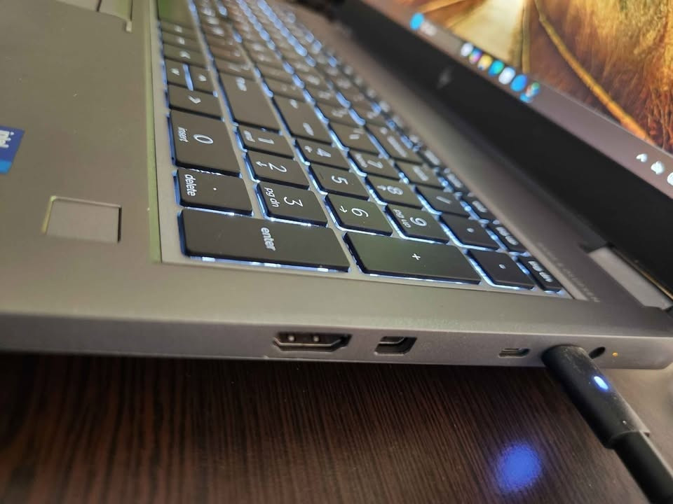 السلام عليكم 

لابتوب ووركستيشن Hp zbook fury g8 افخم فئة من hp 

مواصفات عالية للبرامج الهندسية الثقيلة والمونتاج والالعاب 

معالج core i7 جيل 11 فئة H

كرت شاشة خارجي RTX A2000 4gb 

رام 16 

Ssd nvme 512 samsung 

شاشة 15.6 fhd 

نظافة عالية مع ضمان شهر 

السعر 900 الف 

تواجد اربيل وموجود توصيل للمحافظات

تواصل ماسنجر او واتساب ***********
