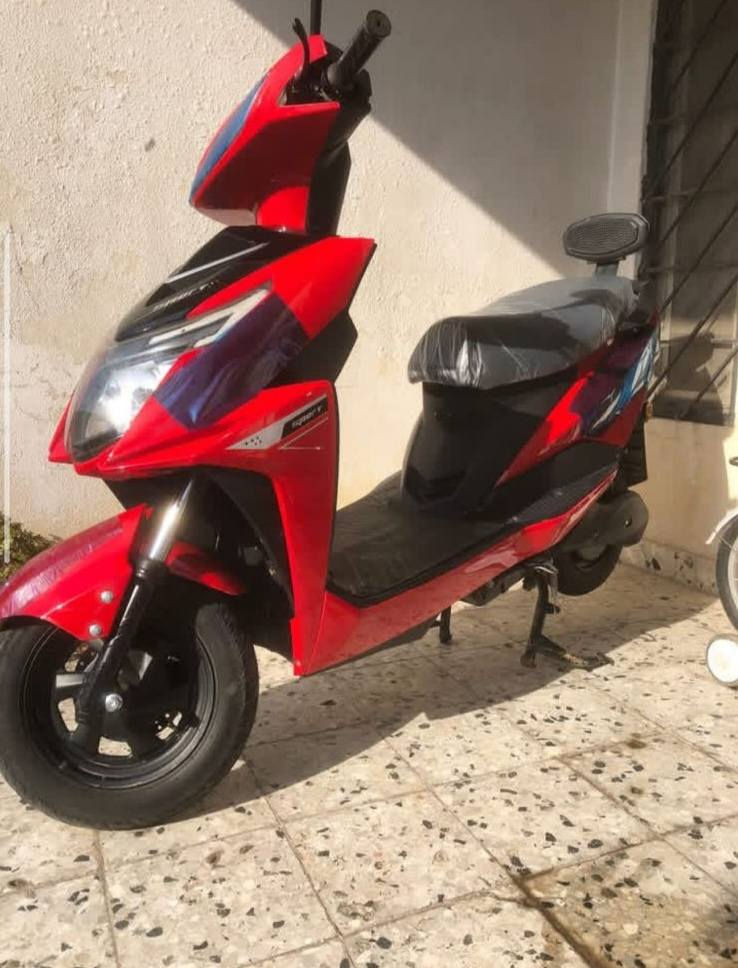 5 بطاريات
ملف 1000
نضام R الرجوع للخلف 
عالي ناصي ليدات 
اشاير يمنى يسرى 
3 سرعات
السرعه الحقيقية 70 
تمشي اكثر من 45 كيلو بالشحنه الوحده 
دراجه خير من الله كلش نضيفه استخدمها قليل سعرها ٦٠٠ بيها مجال للشراي مكاني بغداد الإعلام للاستفسار الاتصال على الرقم ***********
