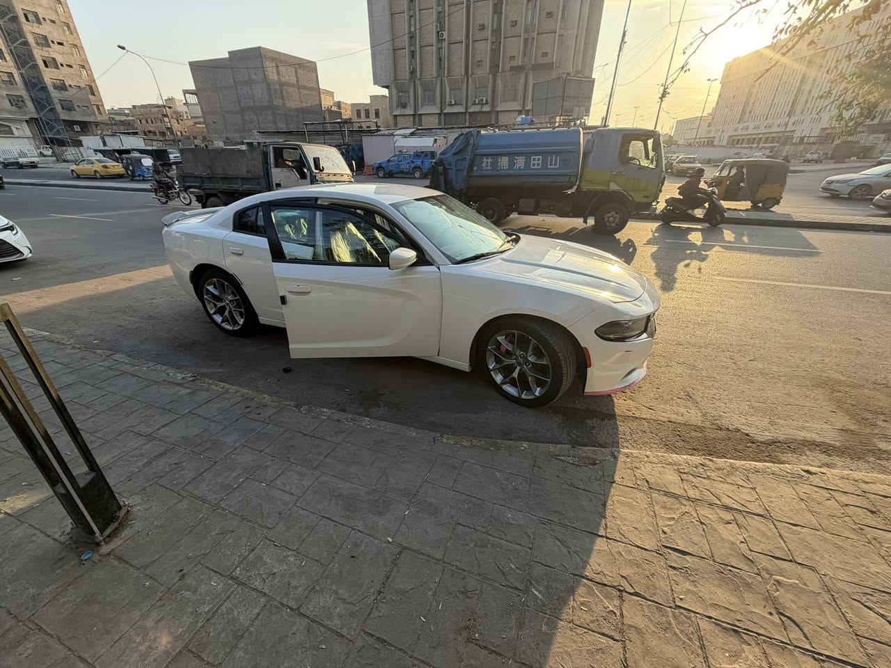 بسم لله. للبيع. جارجر خليجي 🚗
ماشيه. ٤٠  الف.  موديل ٢٠٢٠وكاله. هارلم سعره ٢٥٥ ورقه 
*********** بغداد  الجمهوري 
 لايت. زينون. كشافات اماميه 
رقم اربيل. باسمي  هزه جيديده 
بيه. بس طخه بصيطه عكس سايق.
