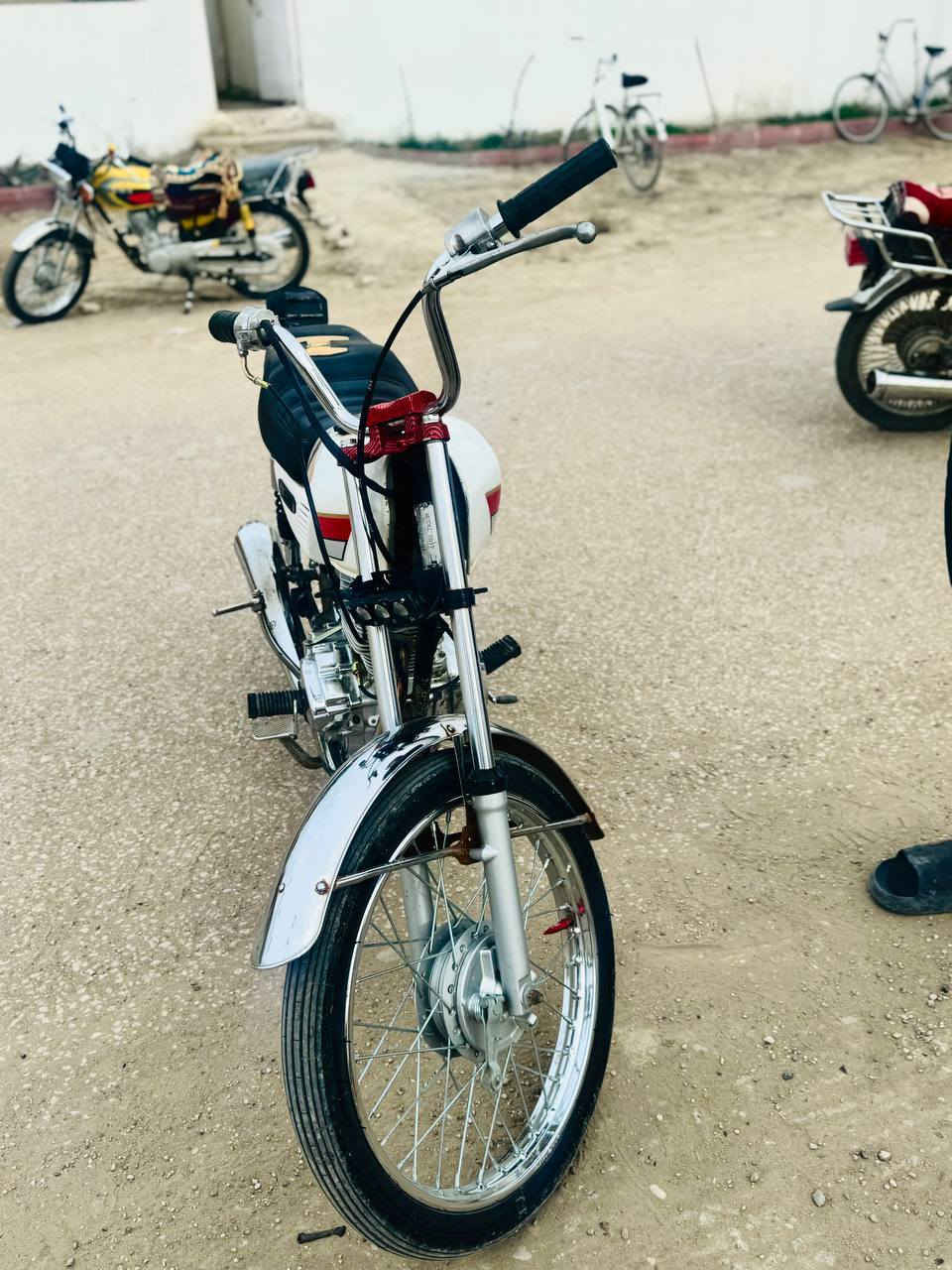 نامه تيربو 25 شاصي 17 أوراق دراجه ناشفه وتخبل كفاله ب575 وبيه مجال


**إذا كنت صاحب هذا الإعلان وتريد حذفه لأي سبب، رجاءا أرسل رسالة إلى الدعم الفني**