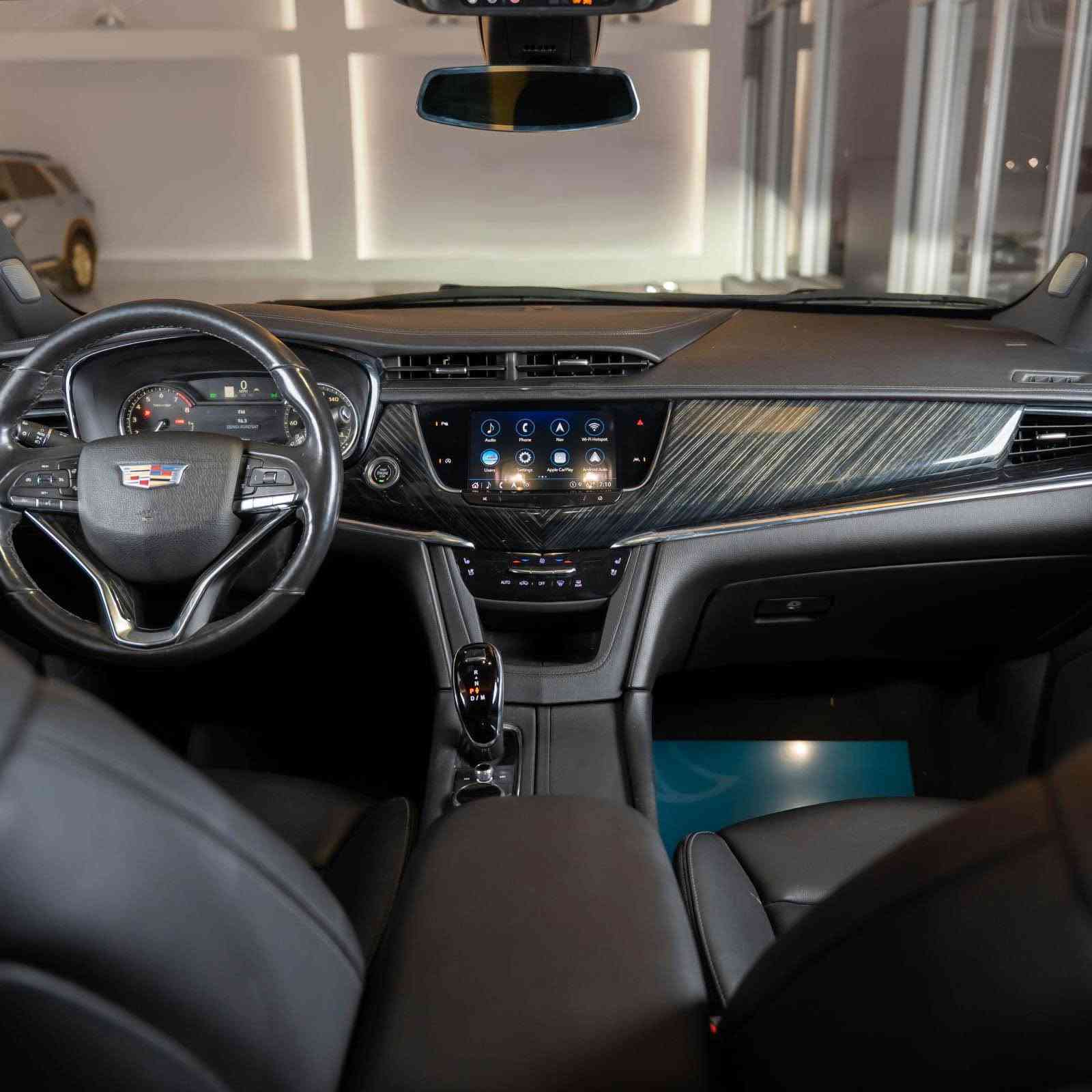‎🚘 للبيع – Cadillac XT6 موديل 2023 – اللون الأسود الفاخر

‎💰 ( فحص مؤقت ) بدون رقم 

⸻
‎⚙️ المواصفات الفنية:
‎ • المحرك: 3.6 لتر V6 بقوة 310 حصان
‎ • ناقل الحركة: أوتوماتيك 9 سرعات سلس وسريع الاستجابة
‎ • نظام الدفع: دفع رباعي (AWD) – ثبات ممتاز على الطرق
‎ • الوقود: بنزين
‎ • عدد الكيلومترات: [أدخل الرقم هنا]
‎ • التسارع: من 0 إلى 100 كم/س في 6.9 ثانية
‎ • استهلاك الوقود: حوالي 9.4 لتر لكل 100 كم (قيادة مختلطة)
ماشی ٨٧ الف مایل

⸻
‎🎯 المزايا الداخلية:
‎ • مقاعد جلد طبيعية فاخرة – 3 صفوف تتسع لـ 7 ركاب
‎ • مقاعد أمامية كهربائية مع خاصية التدفئة والتبريد
‎ • مقاعد الصف الثاني قابلة للطي والإنزلاق بسهولة
‎ • نظام صوت Bose فاخر بـ 14 سماعة لتجربة صوتية راقية
‎ • شاشة لمس وسطية 8 إنش + دعم Apple CarPlay و Android Auto
‎ • تحكم بالمناخ ثلاثي المناطق لكل صف تحكم مستقل
‎ • سقف بانوراما واسع يمنح إحساس بالرحابة
‎ • شحن لاسلكي للهاتف + منافذ USB أمامية وخلفية
‎ • إضاءة داخلية محيطية متعددة الألوان
⸻

‎🛡 أنظمة الأمان المتقدمة:
‎ • 7 وسائد هوائية موزعة داخل السيارة
‎ • نظام الفرملة التلقائية في حالات الطوارئ
‎ • تحذير مغادرة المسار + المساعدة في البقاء ضمن المسار
‎ • كاميرا رؤية شاملة 360 درجة
‎ • مثبت سرعة متكيف بالرادار
‎ • نظام كشف المشاة والتنبيه قبل الاصطدام الأمامي
‎ • حساسات أمامية وخلفية لركن أسهل

⸻

‎🌟 المزايا الخارجية:
‎ • لون أسود لامع فاخر مع لمسات كروم
‎ • جنوط ألمنيوم 20 إنش تصميم رياضي أنيق
‎ • باب خلفي كهربائي بفتح آلي (Hands-Free)
‎ • مرايا جانبية كهربائية قابلة للطي مع تدفئة
‎ • زجاج خلفي مظلل للخصوصية
‎ • أضواء أمامية وخلفية LED بالكامل

⸻

‎📩 للتواصل والاستفسار:*********** السليمانية, العراق
