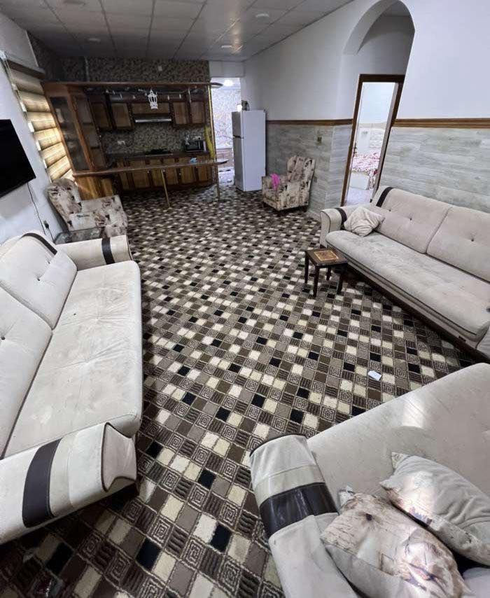 ( شقه مؤثثة أرضي للأيجار - البراضعية )
- قرب كلية الطب 
العنوان :  البراضعية📍
المساحه :  90  م  
- غرف منام 2
- ⁠صحيات 
- ⁠أثاث كامل 
- ⁠أرضيه ضمن بنايه

سعر الأيجار :   مليون وربع   🔴 
--------------------------------
تصلح لسكن العوائل او سكن طالبات 

للتواصل : 
***********
*********** 
***********
