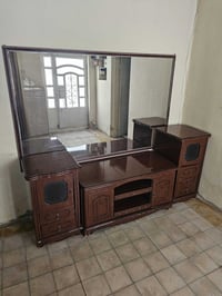 للبيع كومديات عدد 3 مع مراية كبيرة صناعة ماليزي السعر 150 الف .للاتصال...