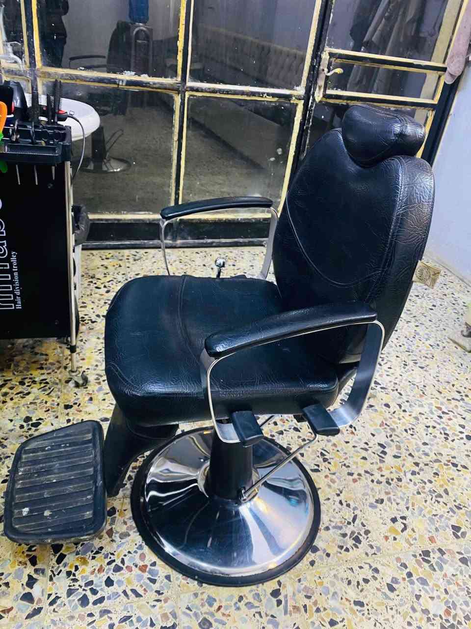 السلام عليكم غراض محل حلاقه للبيع
***********
