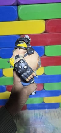 مجسم • ثقيل حيل • وزنه ١ كيلو