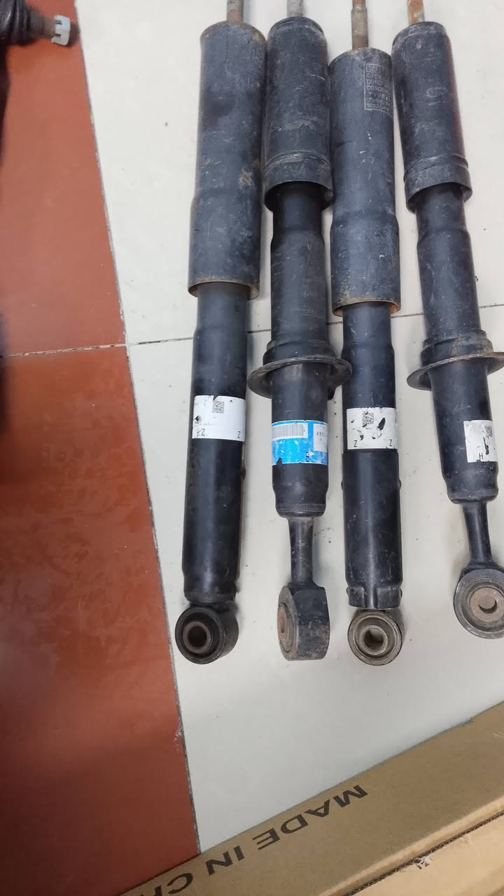 تتوفر لدينا أدوات احتياطية لاندكروزر لكزز برادو مستعمل تفصيخ واصلي جديد وتجاري يوجد توصيل جميع محافظات العراق مجانا ***********
