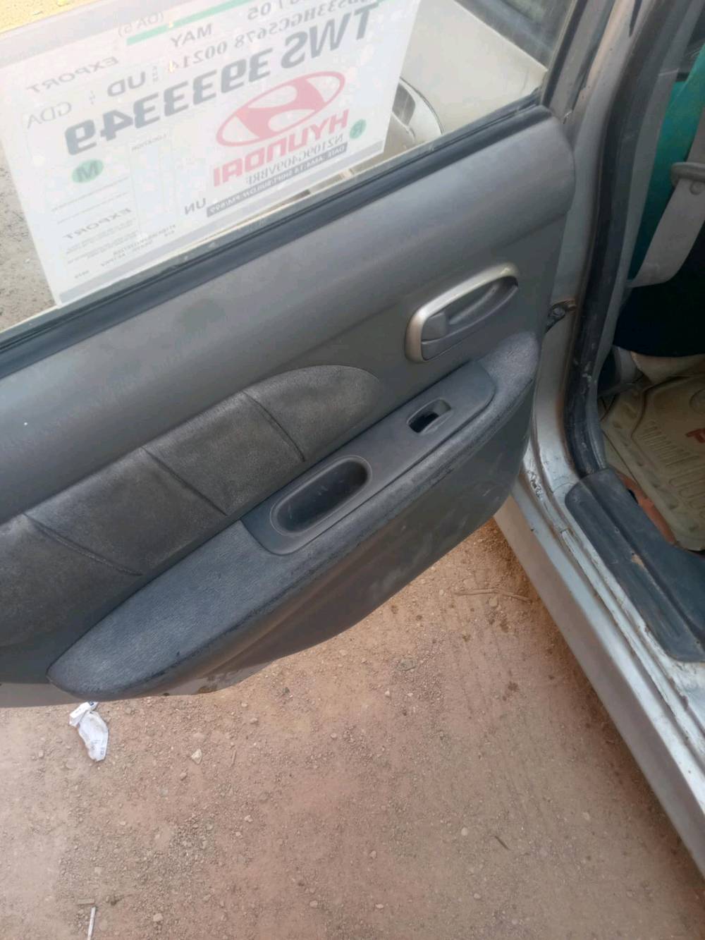 سوناتا للبيع موديل مثنى٢٠٠٠بدون صبغ مكينة بيها خيط بخار تخم تاير حدادية بيها كتاب من الكمارك معنون إلى المنطقة الجنوبية سنة ٢٦ معاملة كاملة من السماوة وراعيها الشرعي ابو السنوية مااندلة داخلة عن طريق طريبيل بدون قرص السيارة أصولية مكان السيارة غماس وإذا اكو مراوس  بس رقم انكليزي